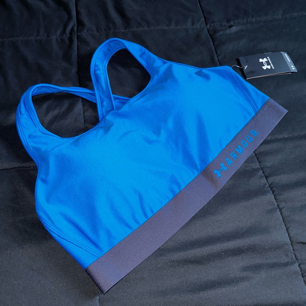 Under Armour Women’s Medium Support Compression Sports Bra with Removable pads